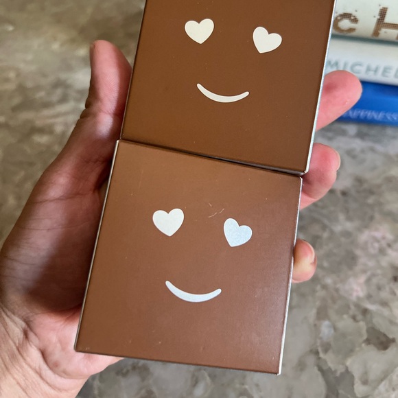 Hello Happy Velvet Powder Foundation 12 - Picture 4 of 8